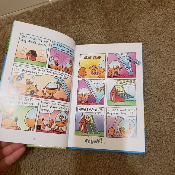 Dog Man Lord of the Fleas B&n Exclusive Ed - Picture 4 of 6